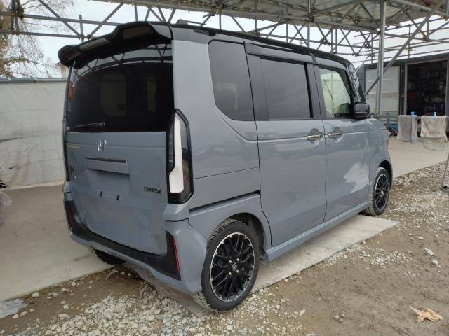 Honda N-box Custom 2024